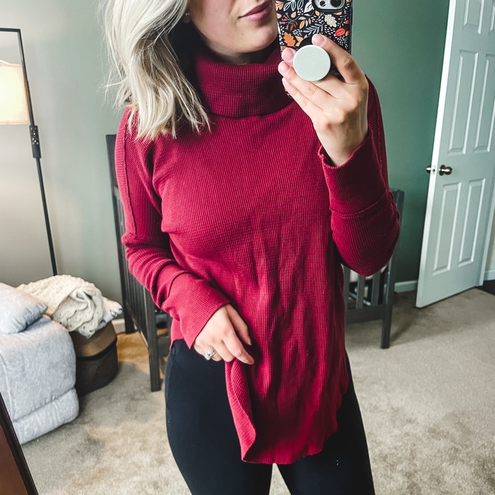 Aritzia TNA Sweater Small